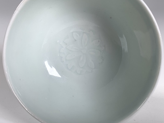 古玩陶瓷清康熙·青花暗刻菊瓣紋茶圓拍賣(mài)，當(dāng)前價(jià)格498元