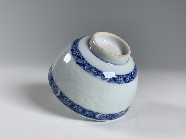 古玩陶瓷清康熙·青花暗刻菊瓣紋茶圓拍賣(mài)，當(dāng)前價(jià)格498元