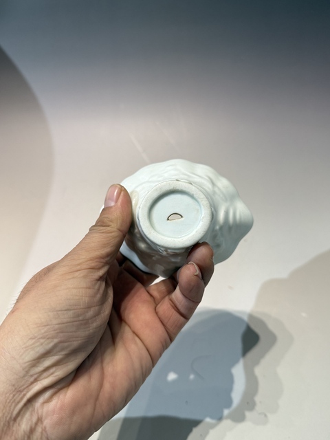 古玩陶瓷白釉模印犀角杯真品鑒賞圖