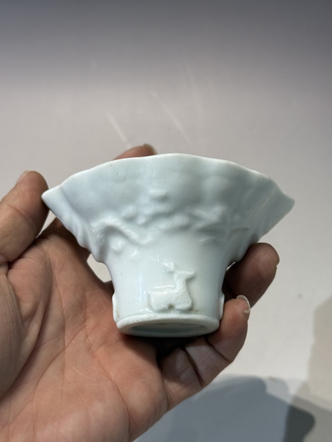 古玩陶瓷白釉模印犀角杯真品鑒賞圖