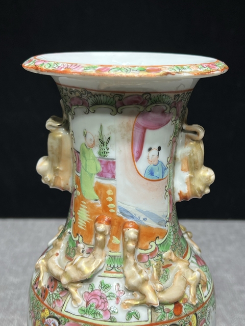 古玩陶瓷人物廣彩瓶真品鑒賞圖