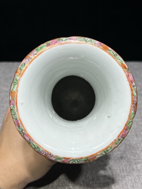 古玩陶瓷人物廣彩瓶真品鑒賞圖