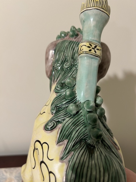 古玩陶瓷素三彩獅子塑像真品鑒賞圖