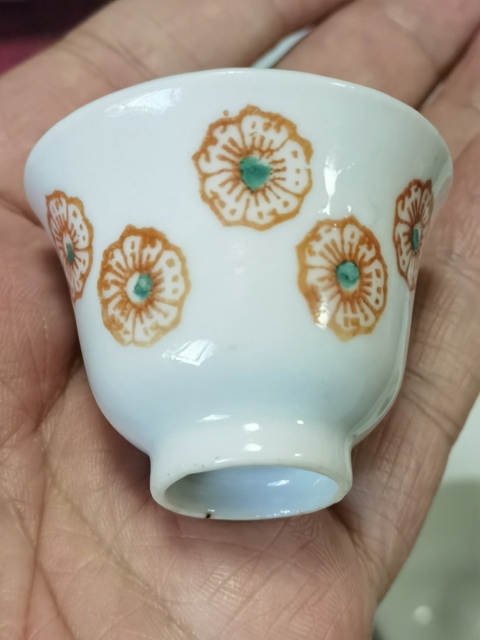 古玩陶瓷花卉紋杯真品鑒賞圖