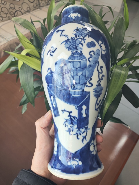 古玩陶瓷青花冰梅開窗博古紋雞腿瓶真品鑒賞圖