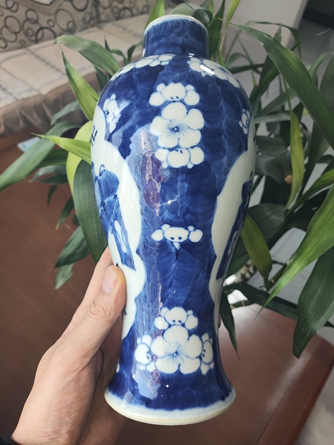 古玩陶瓷青花冰梅開窗博古紋雞腿瓶真品鑒賞圖