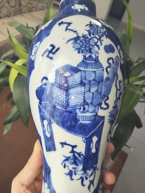古玩陶瓷青花冰梅開窗博古紋雞腿瓶真品鑒賞圖