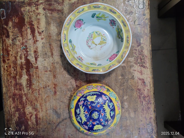 古玩陶瓷粉彩花卉蓋盒真品鑒賞圖