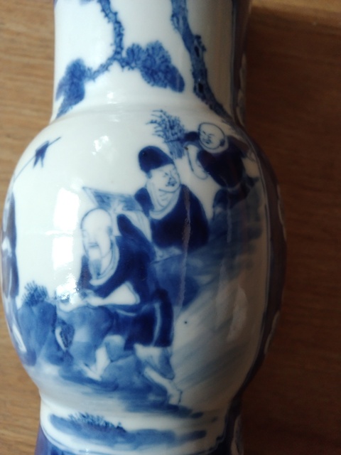 古玩陶瓷青花冰梅開窗人物花觚真品鑒賞圖