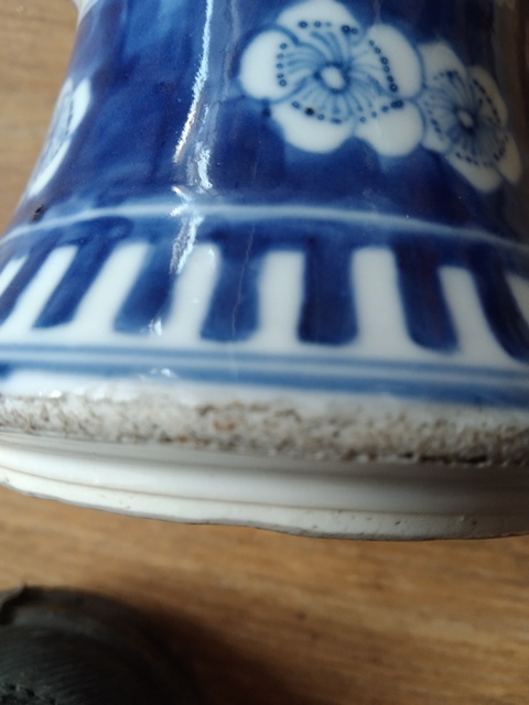 古玩陶瓷青花冰梅開窗人物花觚真品鑒賞圖