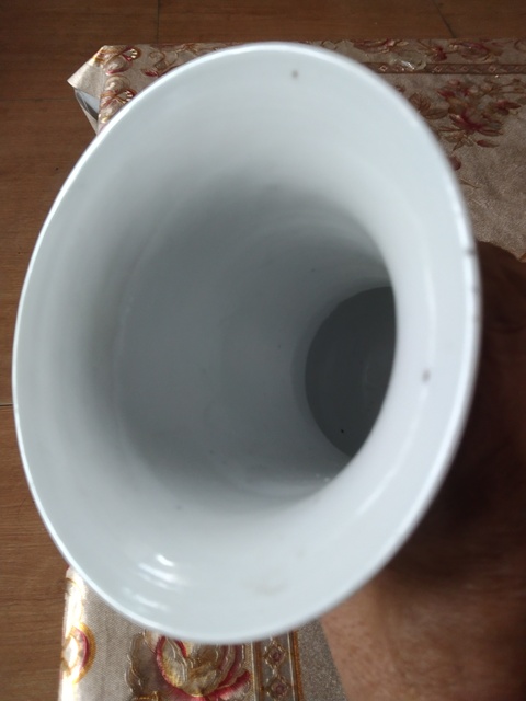 古玩陶瓷青花冰梅開窗人物花觚真品鑒賞圖