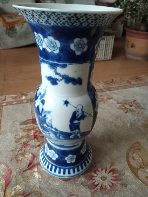 古玩陶瓷青花冰梅開窗人物花觚真品鑒賞圖