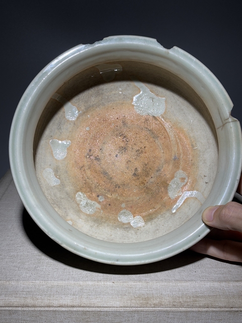 古玩陶瓷明代龍泉青瓷刻花三足爐拍賣，當前價格1688元