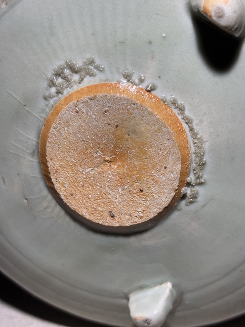 古玩陶瓷明代龍泉青瓷刻花三足爐拍賣，當前價格1688元