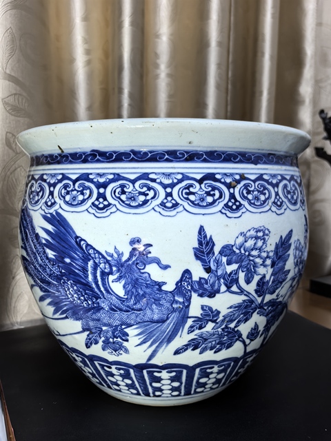 古玩陶瓷清中期青花鳳穿牡丹圖畫卷缸大缸拍賣，當(dāng)前價(jià)格19980元