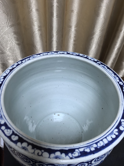 古玩陶瓷清中期青花鳳穿牡丹圖畫卷缸大缸拍賣，當(dāng)前價(jià)格19980元