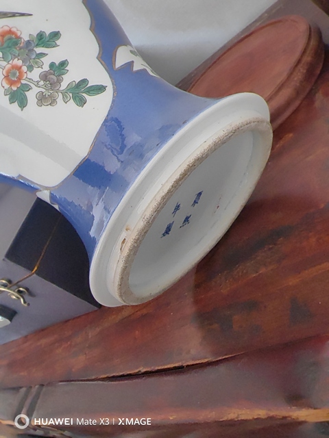 古玩陶瓷藍釉開光花鳥紋五彩觀音瓶真品鑒賞圖