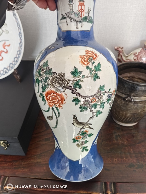 古玩陶瓷藍釉開光花鳥紋五彩觀音瓶真品鑒賞圖