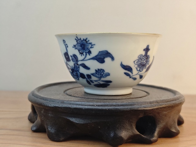 古玩陶瓷花卉紋青花杯真品鑒賞圖