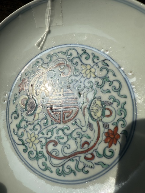 古玩陶瓷斗彩盤真品鑒賞圖