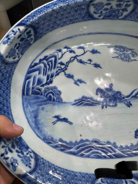 古玩陶瓷青花狩獵圖折沿盆真品鑒賞圖