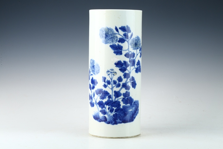 古玩陶瓷清末民初·青花菊花紋帽筒真品鑒賞圖