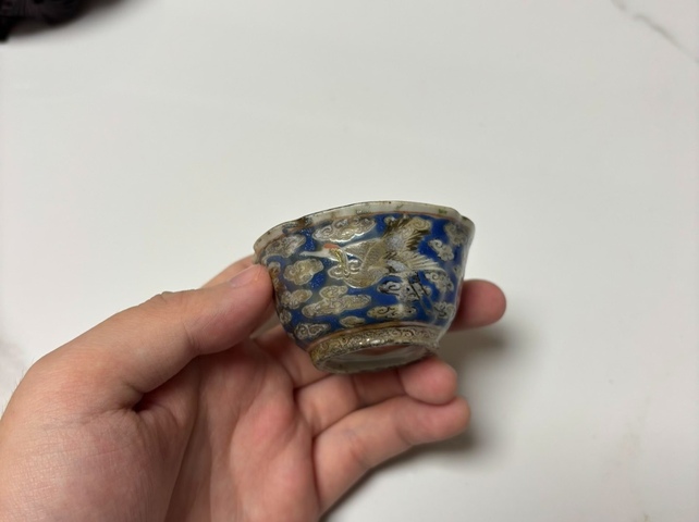 古玩陶瓷藍地粉彩葵口杯真品鑒賞圖