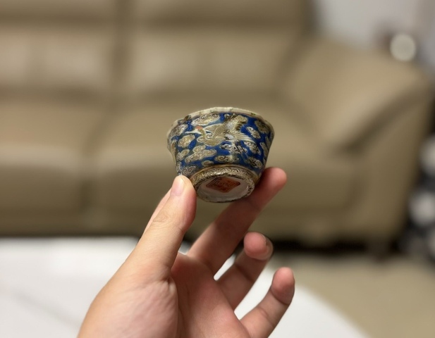 古玩陶瓷藍地粉彩葵口杯真品鑒賞圖