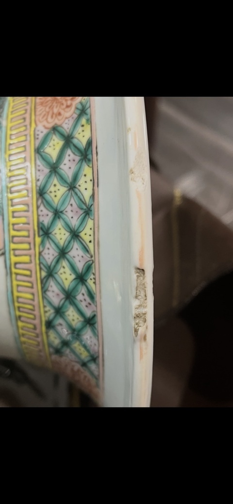 古玩陶瓷粉彩人物故事紋撇口瓶真品鑒賞圖