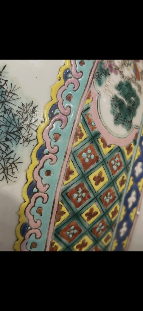 古玩陶瓷粉彩人物故事紋撇口瓶真品鑒賞圖