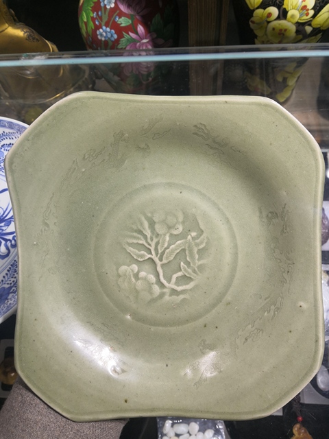 古玩陶瓷青釉四方模印盤真品鑒賞圖