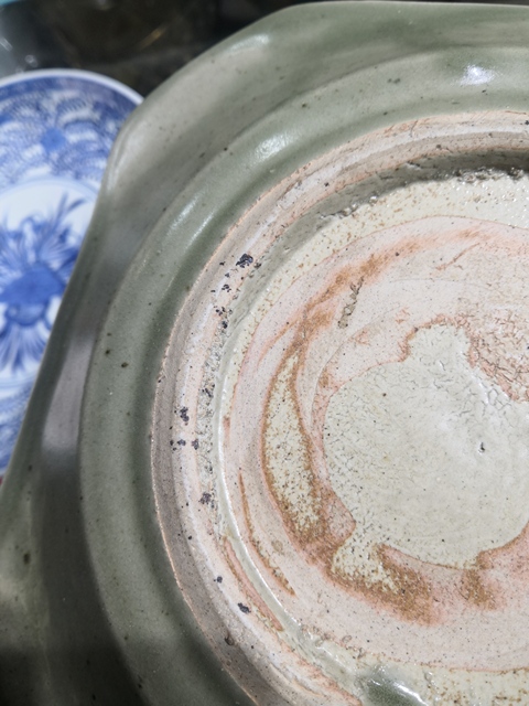 古玩陶瓷青釉四方模印盤真品鑒賞圖