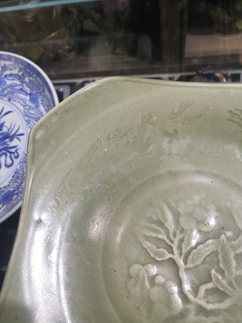 古玩陶瓷青釉四方模印盤真品鑒賞圖