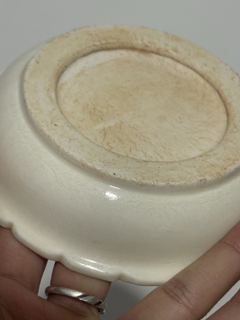 古玩陶瓷白釉葵口碟真品鑒賞圖