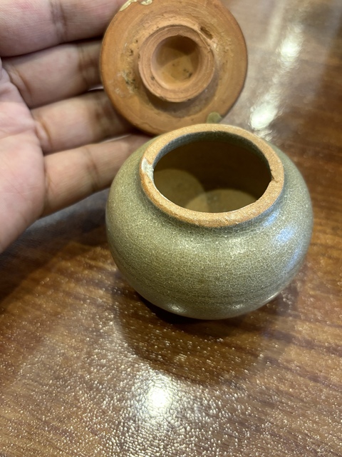 古玩陶瓷龍泉窯小罐真品鑒賞圖