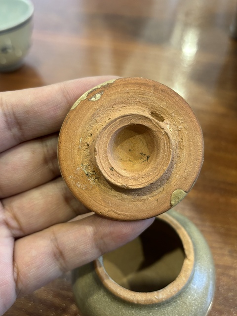 古玩陶瓷龍泉窯小罐真品鑒賞圖