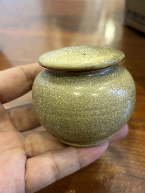 古玩陶瓷龍泉窯小罐真品鑒賞圖