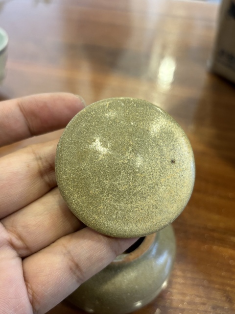 古玩陶瓷龍泉窯小罐真品鑒賞圖