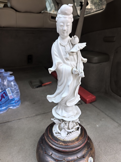 古玩陶瓷德化白瓷觀音菩薩造像真品鑒賞圖