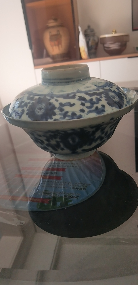 古玩陶瓷花卉紋青花蓋碗真品鑒賞圖