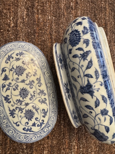 古玩陶瓷青花纏枝蓮紋蓋盒真品鑒賞圖