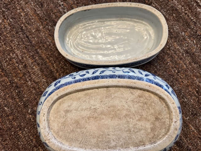 古玩陶瓷青花纏枝蓮紋蓋盒真品鑒賞圖