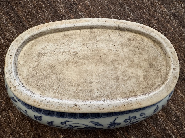 古玩陶瓷青花纏枝蓮紋蓋盒真品鑒賞圖