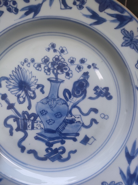 古玩陶瓷博古圖青花盤真品鑒賞圖