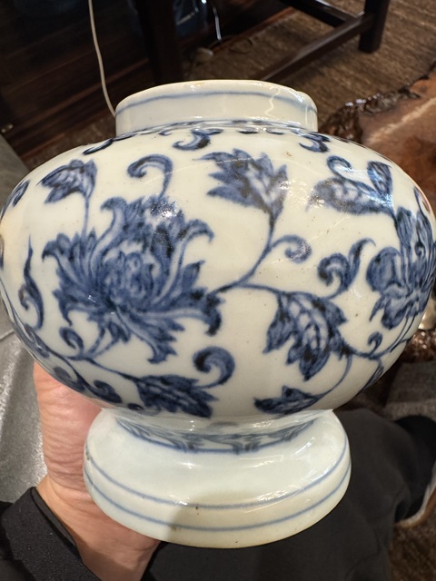 古玩陶瓷青花纏枝蓮紋尊真品鑒賞圖