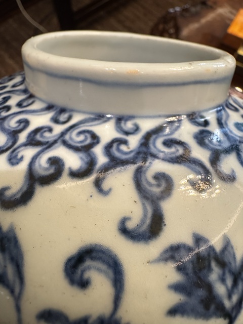 古玩陶瓷青花纏枝蓮紋尊真品鑒賞圖