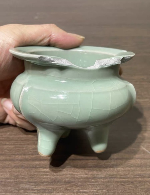 古玩陶瓷龍泉青瓷鬲式爐真品鑒賞圖