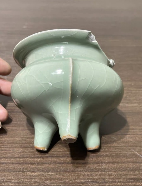 古玩陶瓷龍泉青瓷鬲式爐真品鑒賞圖