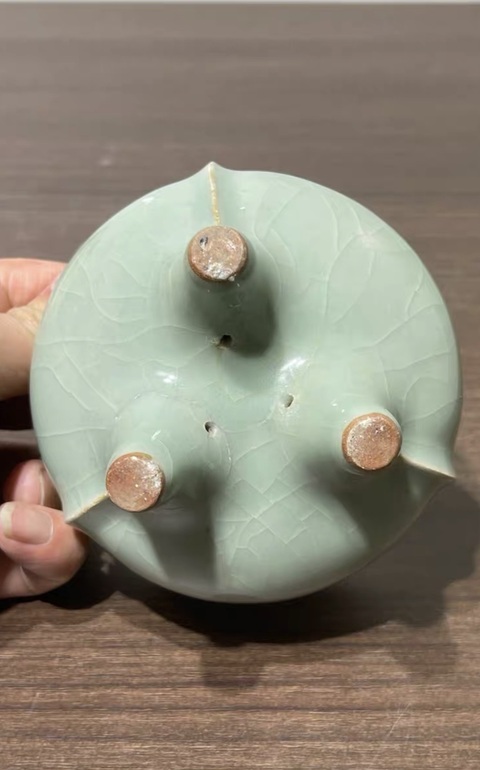 古玩陶瓷龍泉青瓷鬲式爐真品鑒賞圖