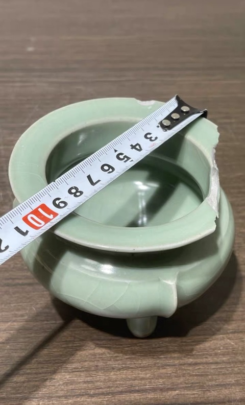 古玩陶瓷龍泉青瓷鬲式爐真品鑒賞圖